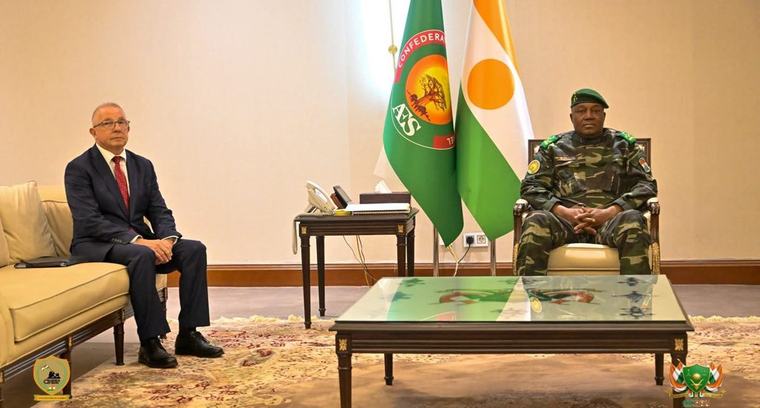 Niamey : Le Président de la République reçoit l’Ambassadeur de la Fédération de Russie au Niger