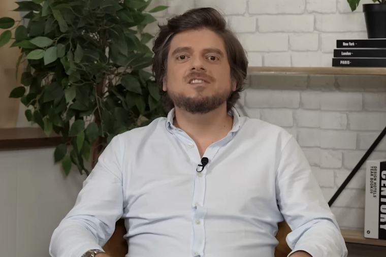 Greg Guillotin visé par une plainte pour violences conjugales : le youtubeur passe aux aveux
